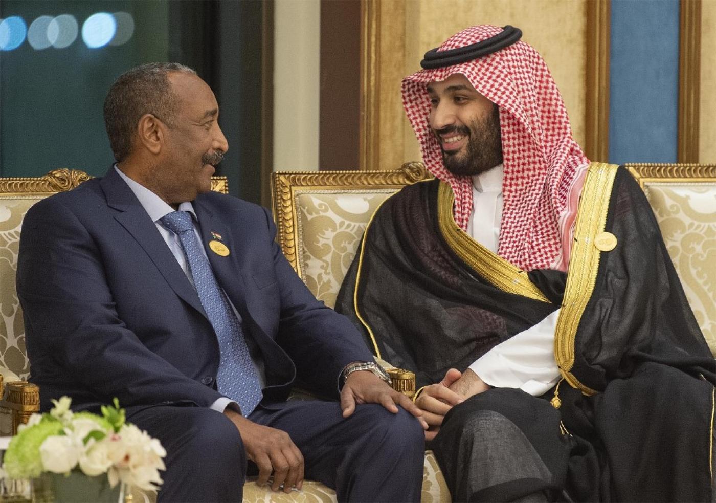 Saudi Beri ’Lampu Hijau’ Dewan Militer untuk Hancurkan Kemah Demonstran